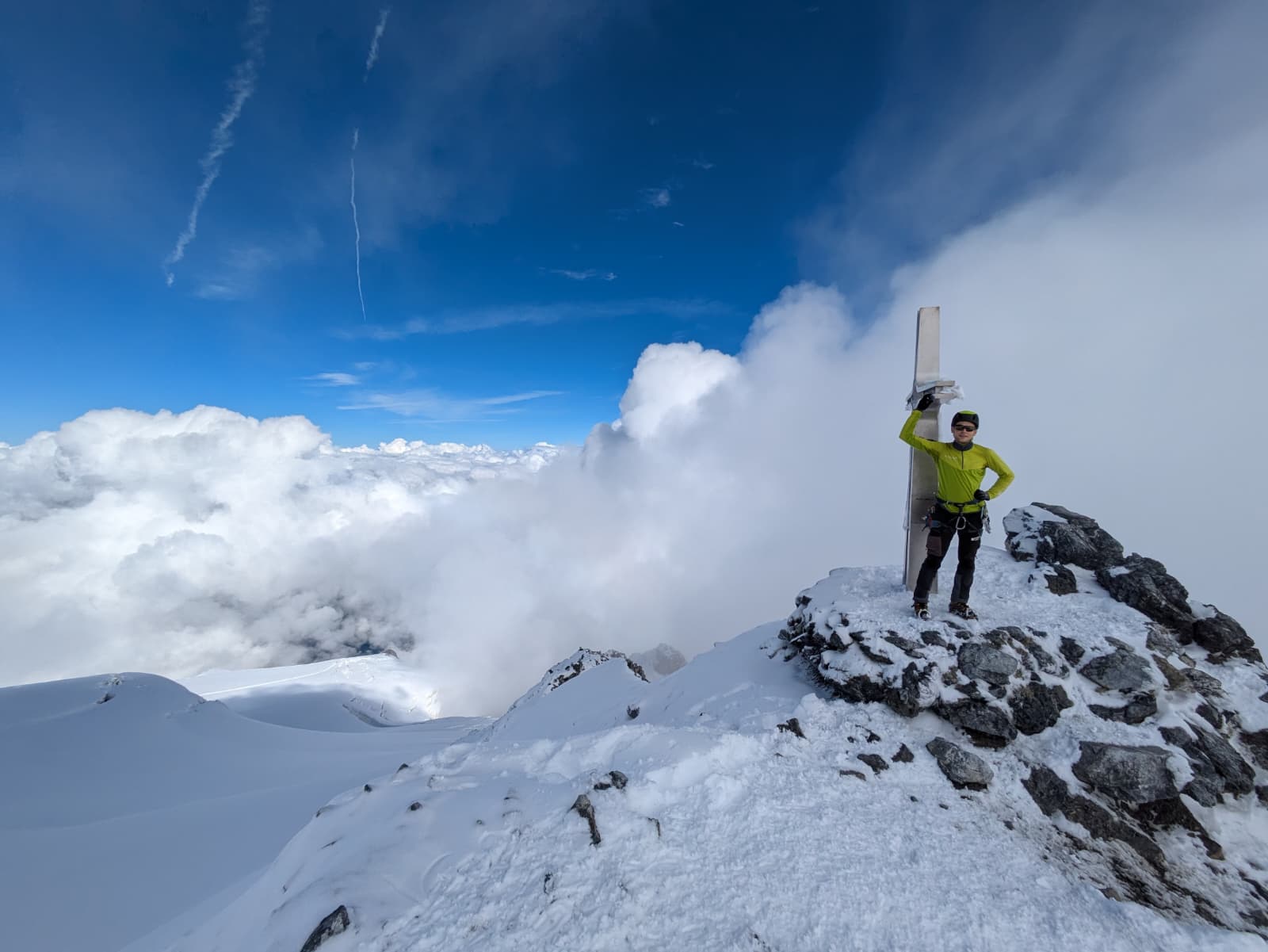 am gipfel des ortlers mit bergfuehrer